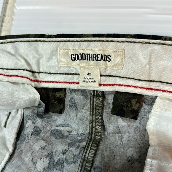 Goodthreads Flat Front Cotton Stretch Woven Green CAMO Short 42 waist NWT - Picture 7 of 9